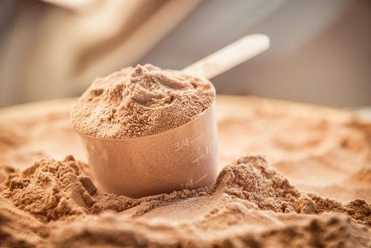 Proteína en polvo con ingredientes naturales para una alimentación saludable