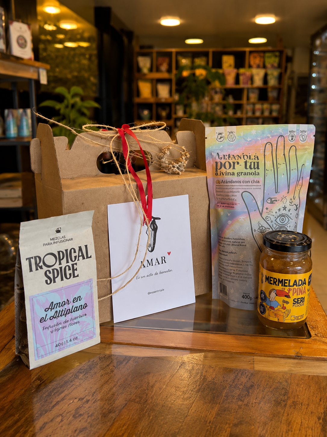 Kit Desayuno Saludable con granola Divina, mermelada de piña Seri Foods e infusión Tropical Spice en caja de regalo